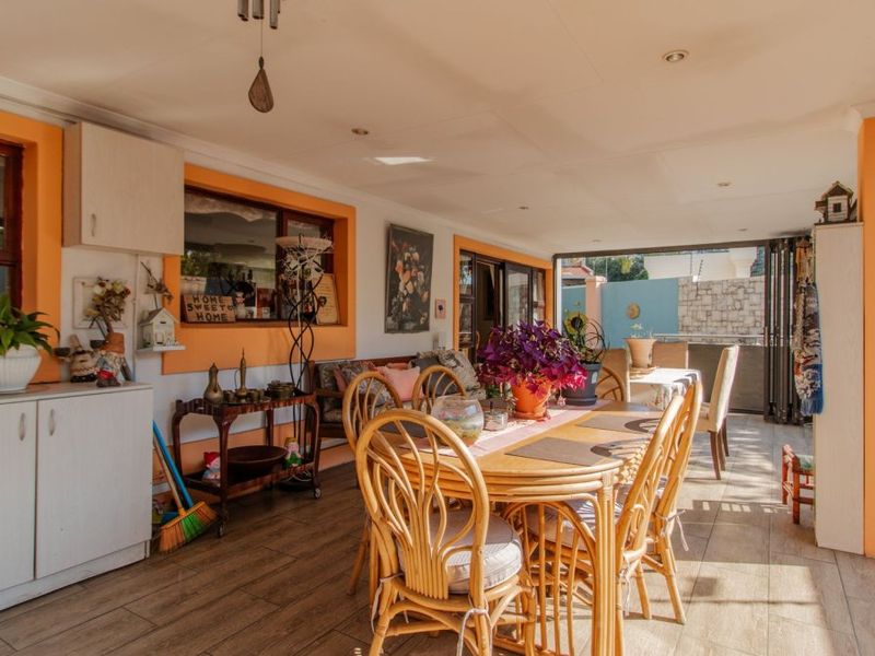 Exquisite 3-Bedroom Cluster Home in Sought-After Bedfordview - Photo 9