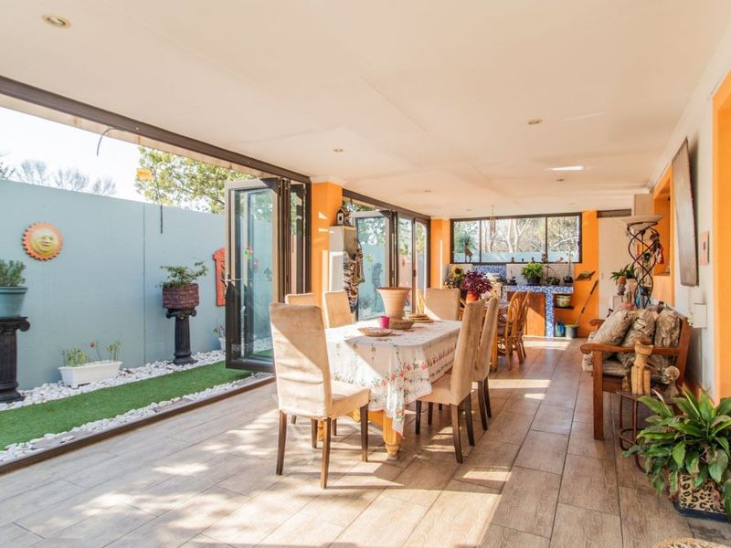 Exquisite 3-Bedroom Cluster Home in Sought-After Bedfordview - Photo 7