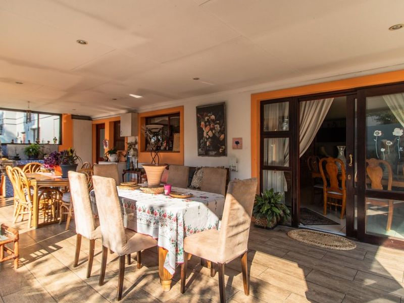 Exquisite 3-Bedroom Cluster Home in Sought-After Bedfordview - Photo 6