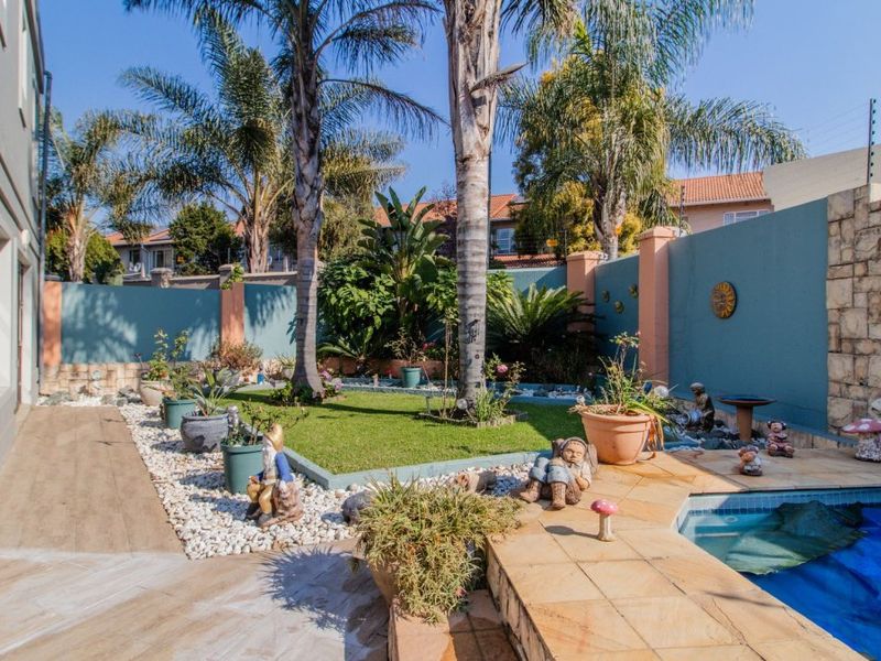 Exquisite 3-Bedroom Cluster Home in Sought-After Bedfordview - Photo 4