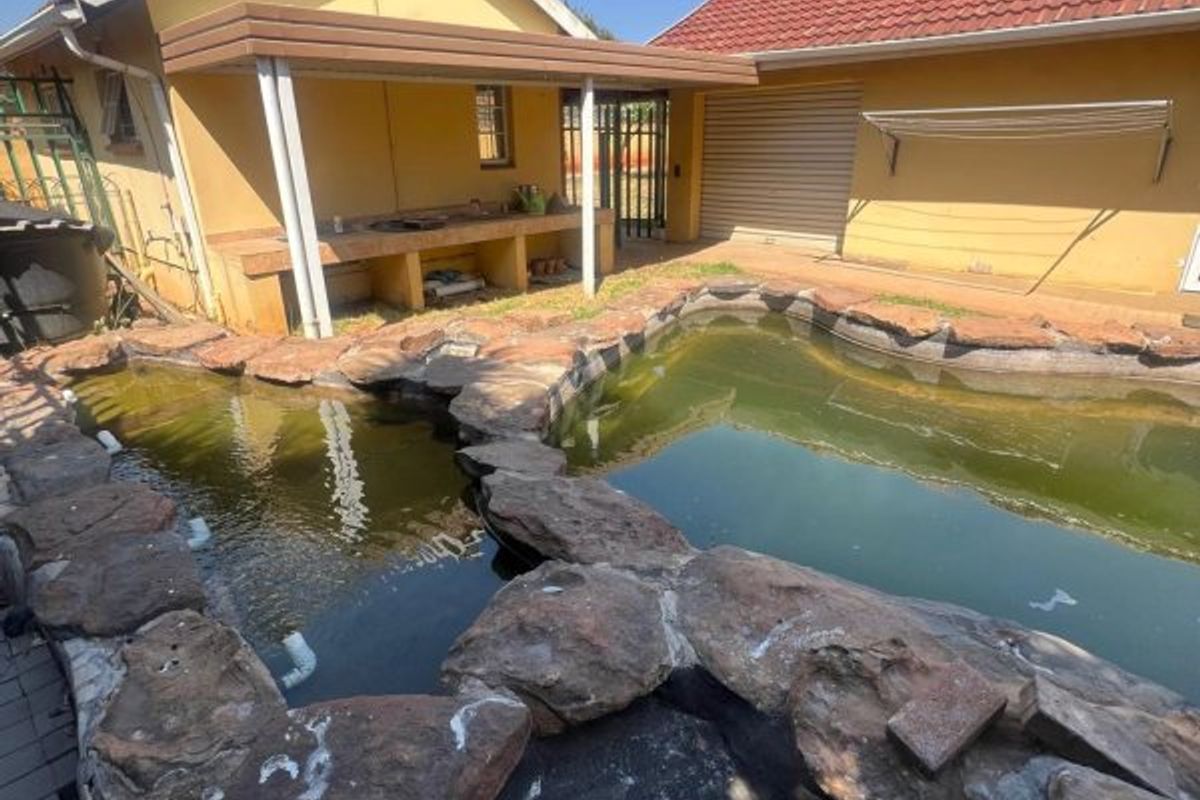 Extraordinary Value for Money in Upmarket Bedfordview – Spacious 4-Bedroom Family Home - Photo 2