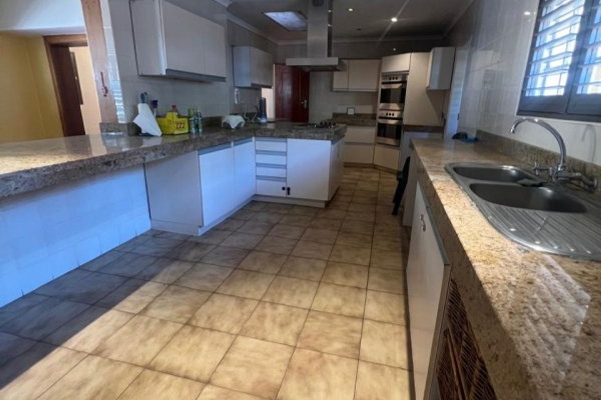 Extraordinary Value for Money in Upmarket Bedfordview – Spacious 4-Bedroom Family Home - Photo 5