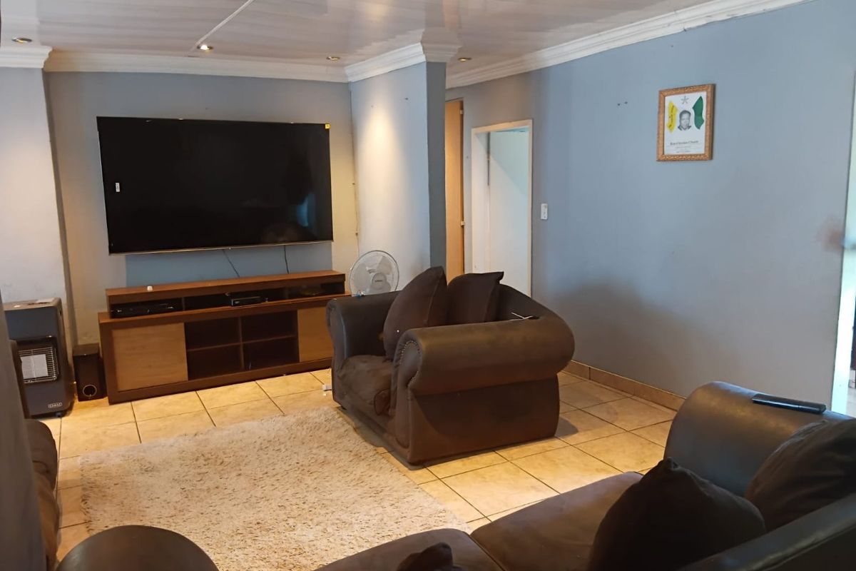 Stand Alone House - Photo 4