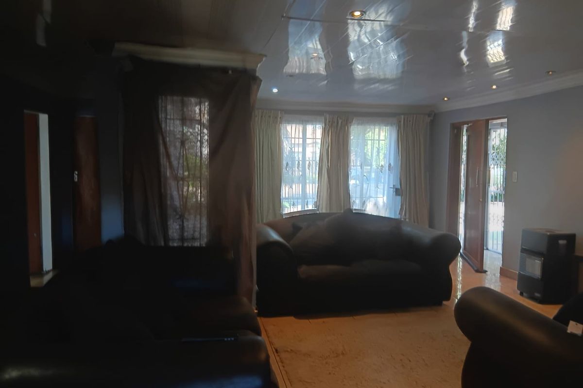 Stand Alone House - Photo 3