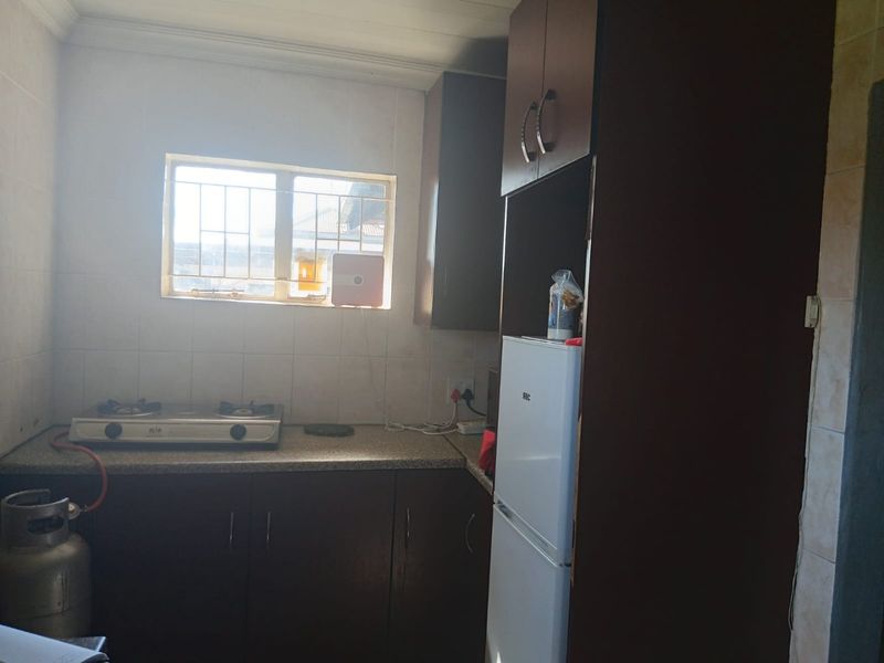 Family Haven in Theresapark with Double Garage - Photo 3
