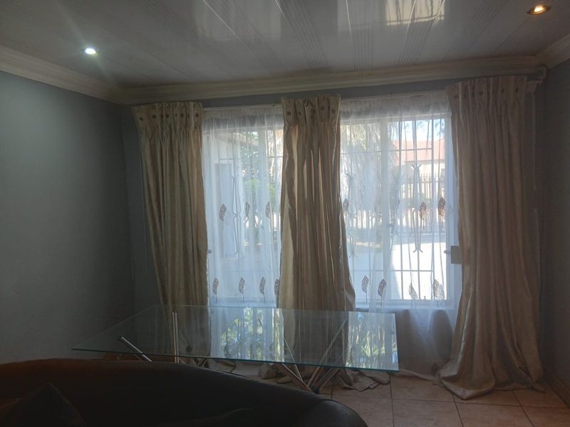 Family Haven in Theresapark with Double Garage - Photo 8