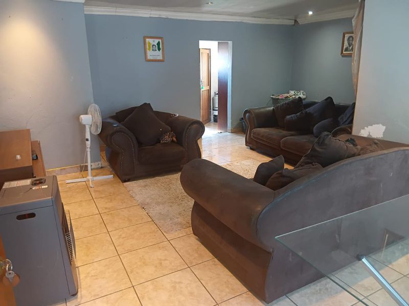 Family Haven in Theresapark with Double Garage - Photo 6