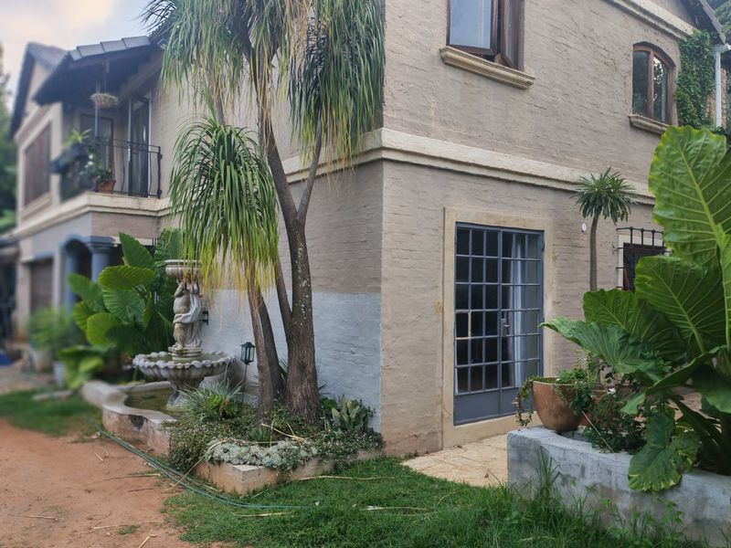 Stunning Modern Double-Storey Home with 3 OR 4 Bedrooms, One Bedroom Flat and a Beautiful Pool - Photo 2