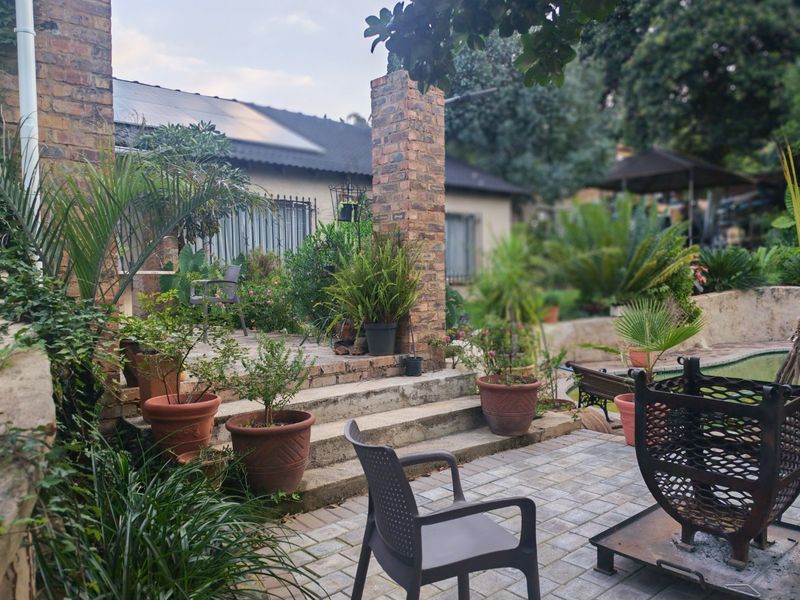 Stunning Modern Double-Storey Home with 3 OR 4 Bedrooms, One Bedroom Flat and a Beautiful Pool - Photo 9