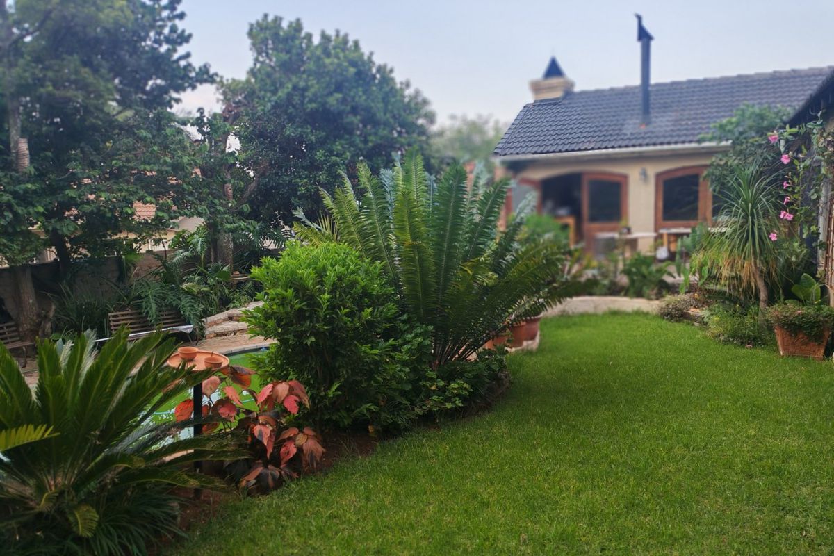 Stunning Modern Double-Storey Home with 3 Bedrooms, 2 Bathrooms and a Beautiful Pool - Photo 5