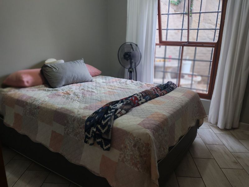 Stunning Modern Double-Storey Home with 3 OR 4 Bedrooms, One Bedroom Flat and a Beautiful Pool - Photo 6