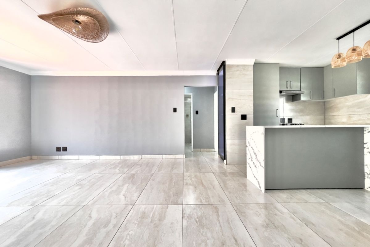 LIKE NEW – Renovated 2-Bed, 2-Bath Lock-Up & Go in Secure Bonaire Park Complex  - Photo 5