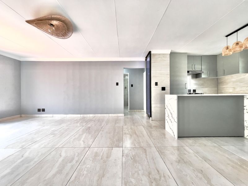 LIKE NEW – Renovated 2-Bed, 2-Bath Lock-Up & Go in Secure Bonaire Park Complex  - Photo 5