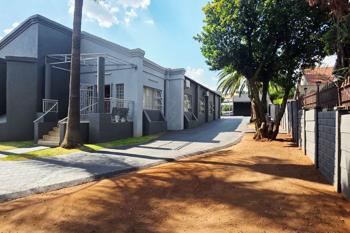 SPACIOUS FAMILY HOME IN ERASMIA  - Photo 2