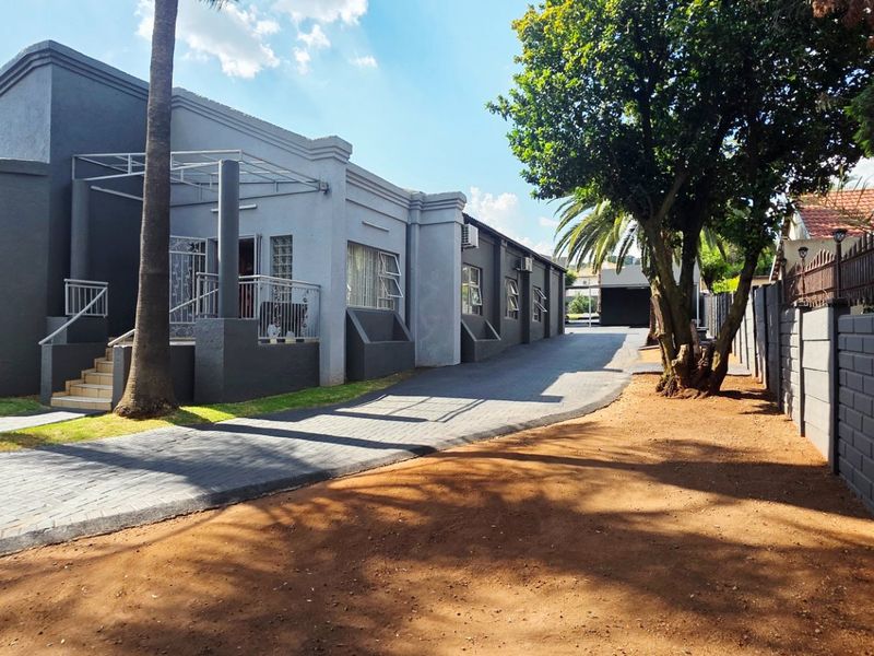 SPACIOUS FAMILY HOME IN ERASMIA  - Photo 2