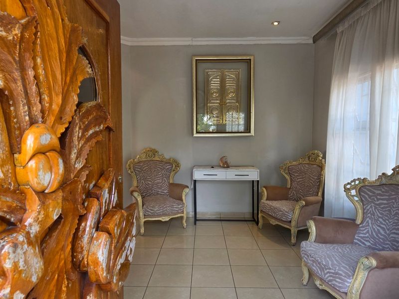 SPACIOUS FAMILY HOME IN ERASMIA  - Photo 3