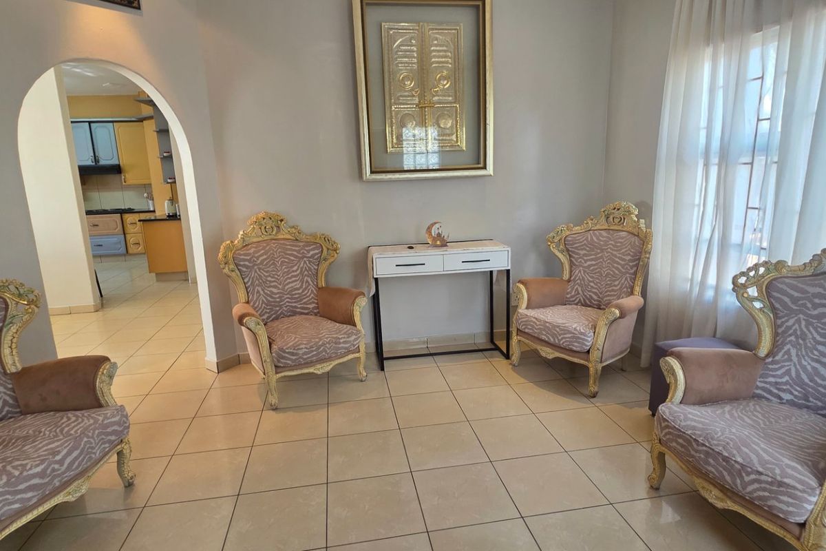 SPACIOUS FAMILY HOME IN ERASMIA  - Photo 4