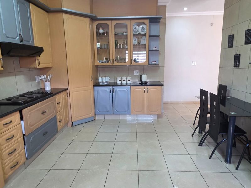 SPACIOUS FAMILY HOME IN ERASMIA  - Photo 9