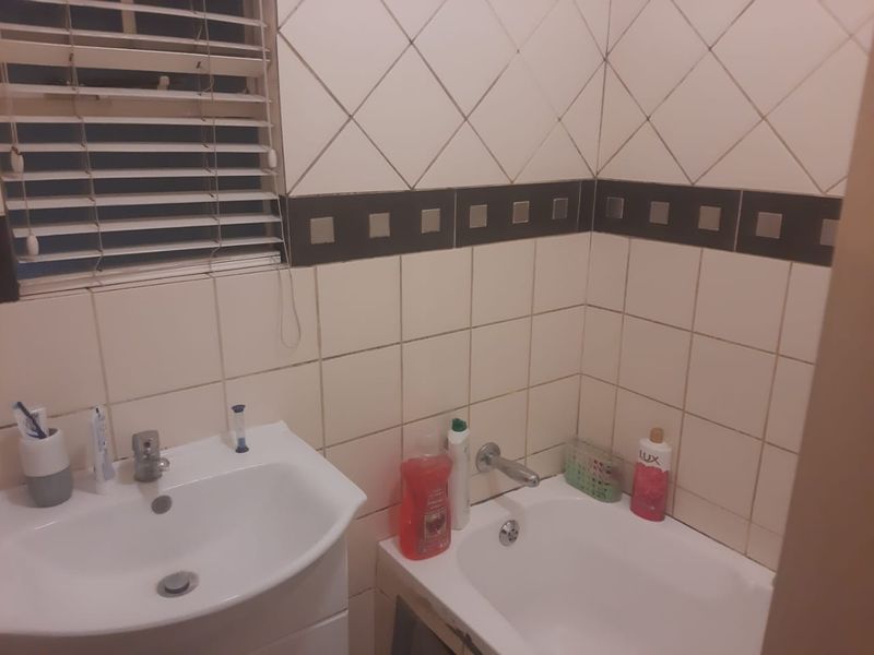 CHARMING 3 BEDROOM TOWNHOUSE - Photo 10