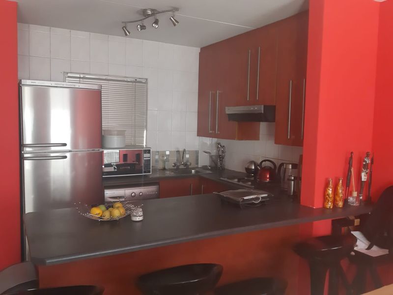 CHARMING 3 BEDROOM TOWNHOUSE - Photo 2