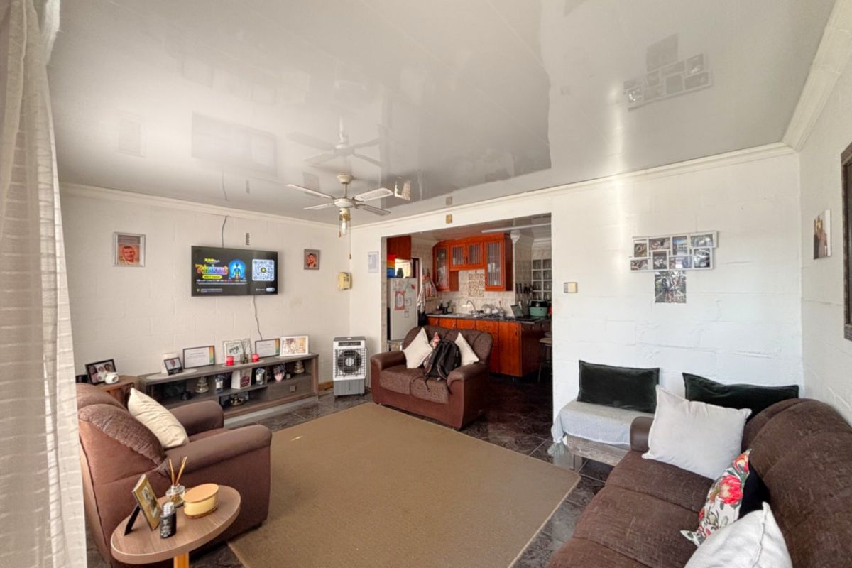 Modern 3-Bedroom Home with En-Suite, Garage & Entertaining Space in Rocklands - Photo 3