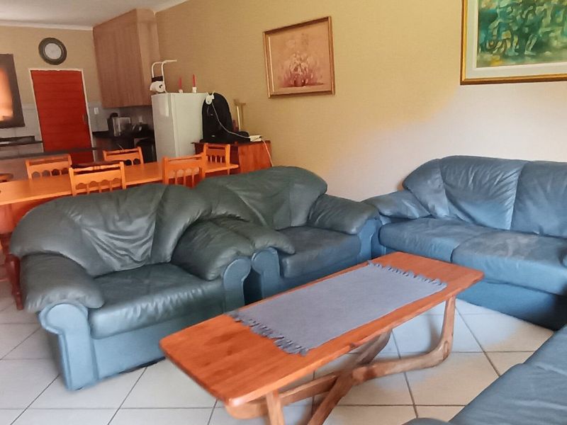 Perfect first time buyer three bedroom modern townhouse - Photo 10