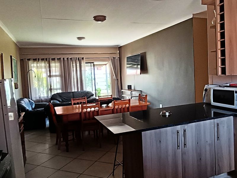 Perfect first time buyer three bedroom modern townhouse - Photo 9