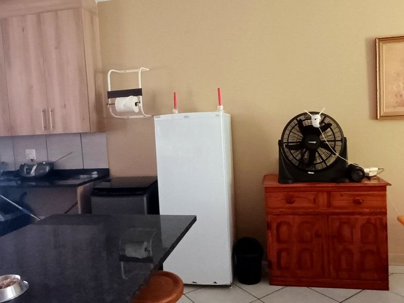 Perfect first time buyer three bedroom modern townhouse - Photo 8