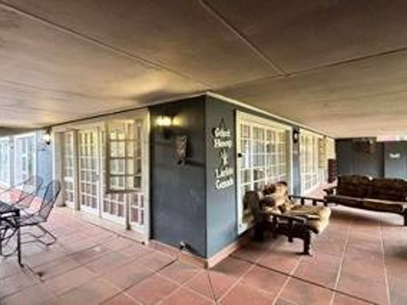 Charming Flamwood Family Home with Open Plan Living - Photo 2