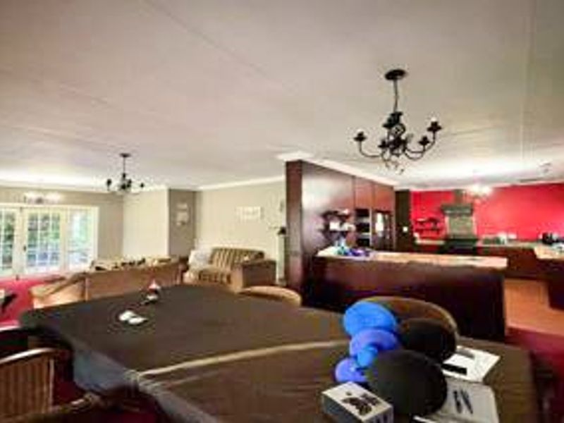 Charming Flamwood Family Home with Open Plan Living - Photo 7