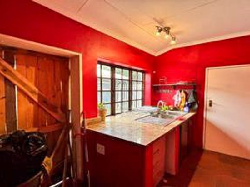 Charming Flamwood Family Home with Open Plan Living - Photo 6