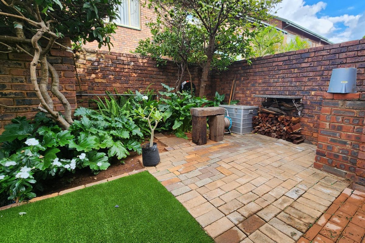 Two Bedroom Townhouse For Sale - Photo 2