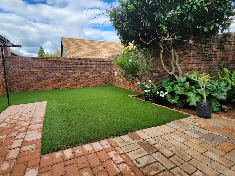 Two Bedroom Townhouse For Sale - Photo 3