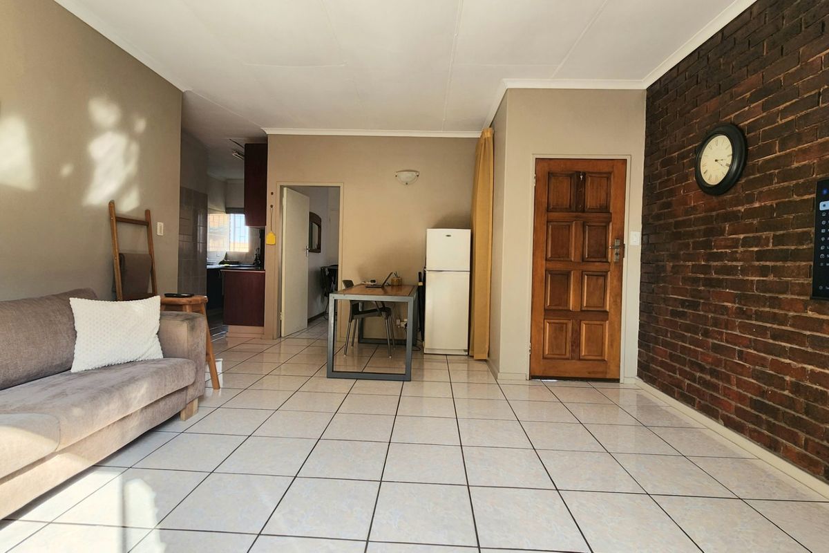 Two Bedroom Townhouse For Sale - Photo 5