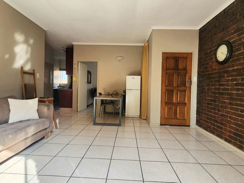 Two Bedroom Townhouse For Sale - Photo 5