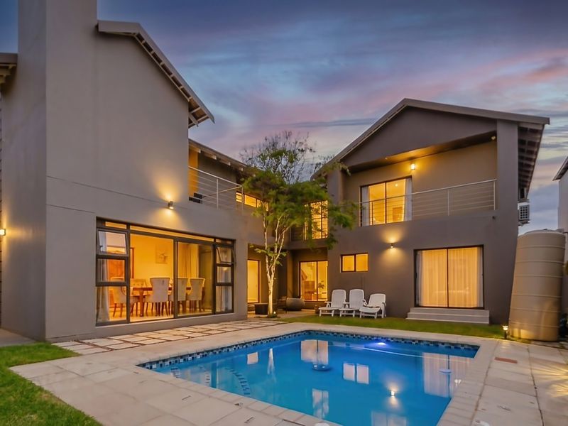 Stunning family home with pool and staff quarters in prestigious Glen Eagle Estate, Glen Erasmia - Photo 1