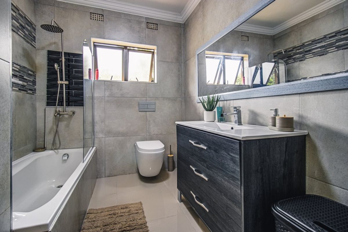 Modern Family Living Meets Effortless Style  - Photo 5