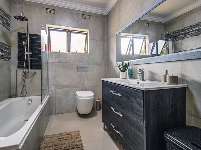 Modern Family Living Meets Effortless Style  - Photo 5