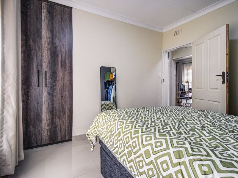 Modern Family Living Meets Effortless Style  - Photo 4