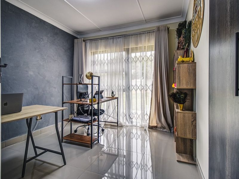 Modern Family Living Meets Effortless Style  - Photo 6