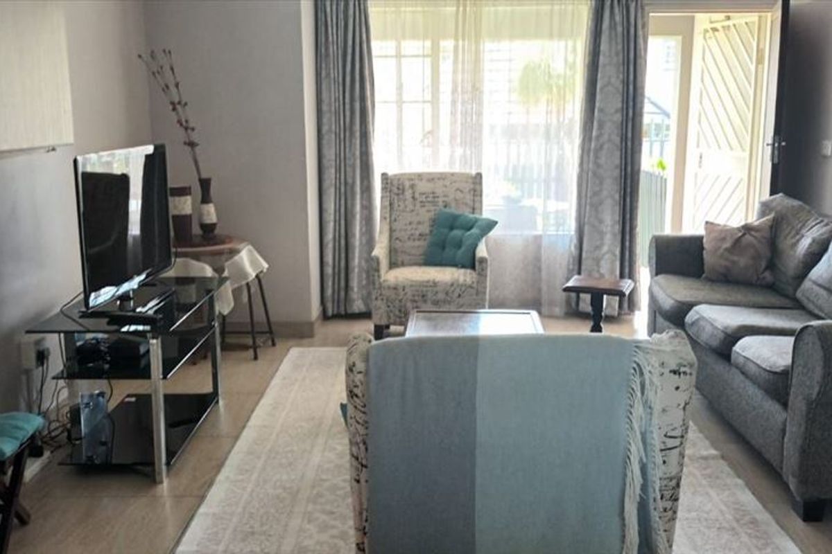 Cozy 2-Bedroom Home with Private Pool - Photo 2