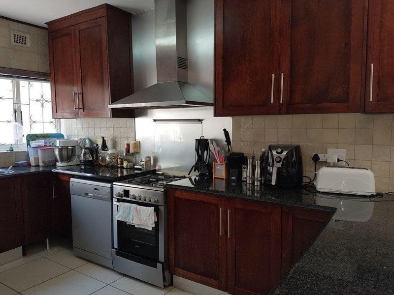 3 Storey Home Within A  Complex - Close To The Beach And Umhlanga Village - Photo 7