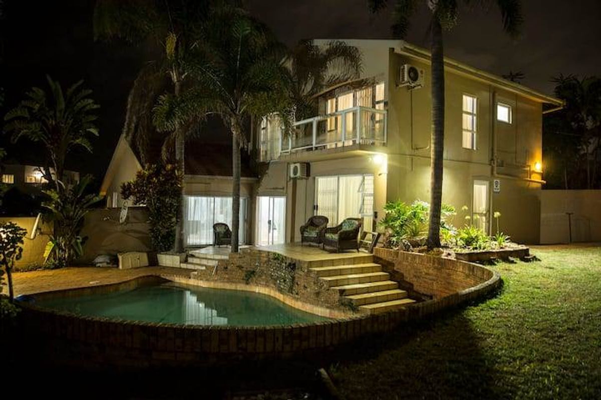 For Rent, 5 bedroom, luxury furnished home, with pool and pet friendly in Central Umhlanga - Photo 2