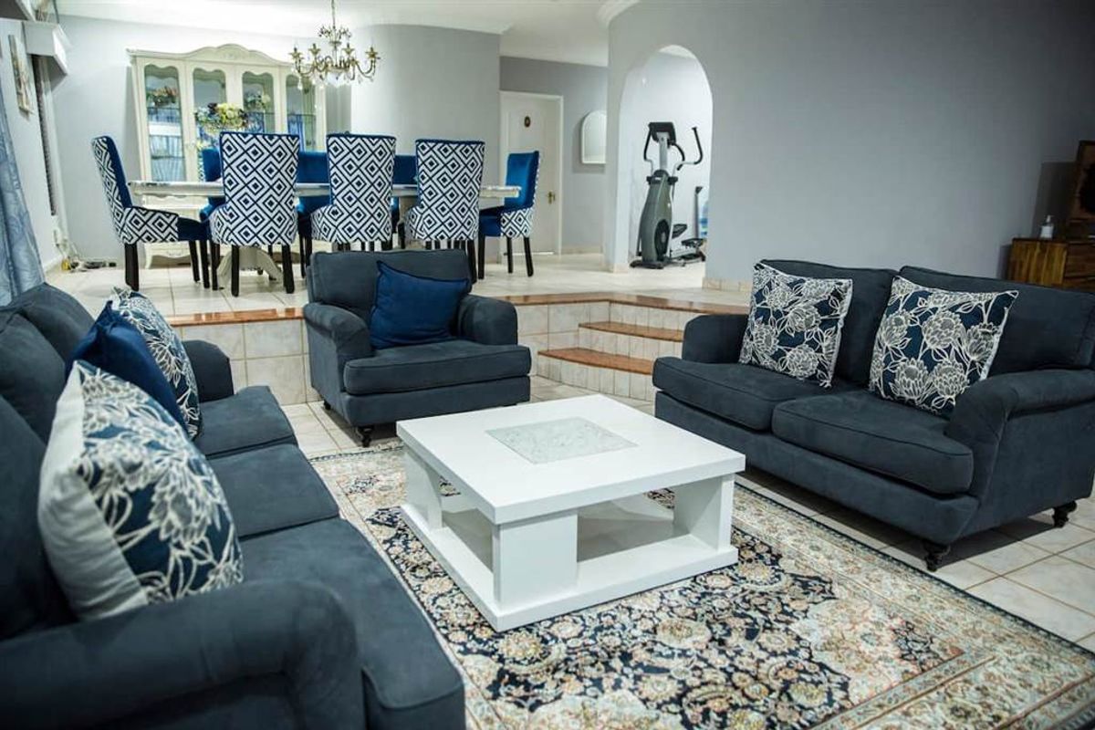 For Rent, 5 bedroom, luxury furnished home, with pool and pet friendly in Central Umhlanga - Photo 5