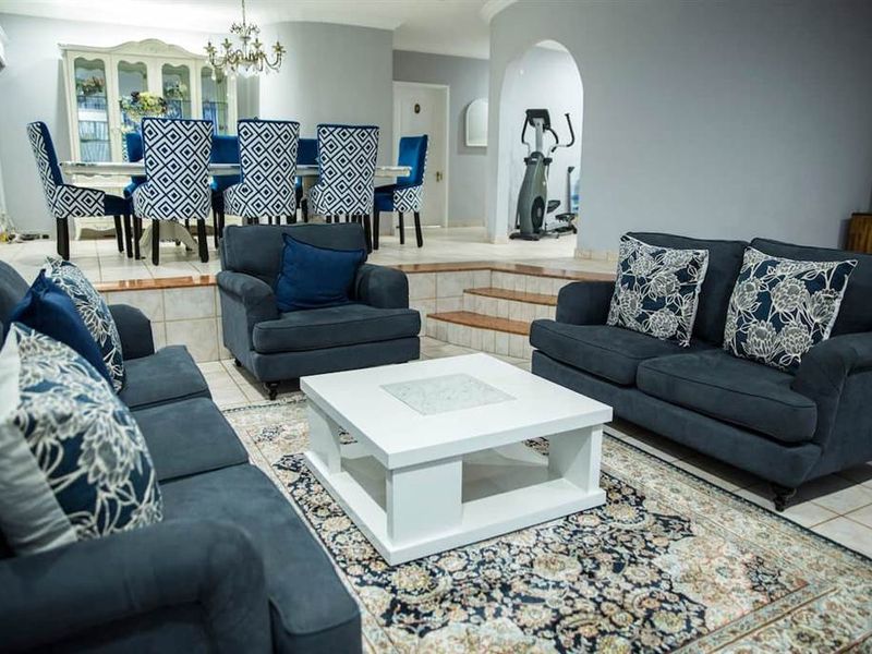 For Rent, 5 bedroom, luxury furnished home, with pool and pet friendly in Central Umhlanga - Photo 5