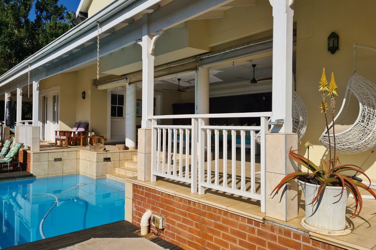 Luxurious 4 bed Home with Pool in Mount Edgecombe Golf Estate - EXCELLENT address - Photo 2