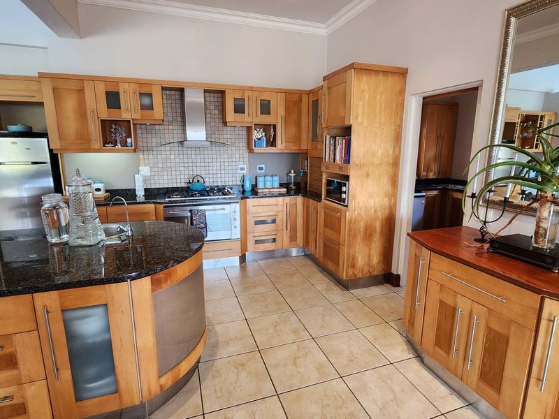 Mount Edgecombe Golf Estate - Excellent address - Spacious home with seperate,s elf-contained loft apartment - Photo 10
