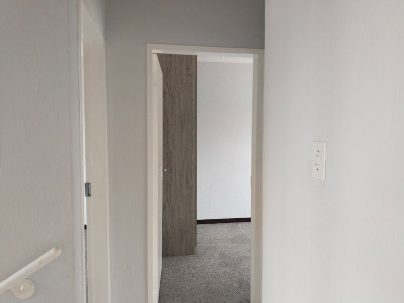 Charming 3-Bedroom Townhouse in Secure Wilgeheuwel Complex  - Photo 10