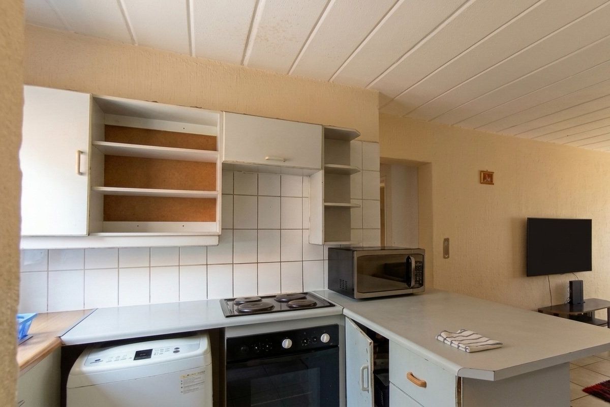 CHARMING  2 BEDROOM GROUND FLOOR UNIT T FOR SALE IN FERNDALE - Photo 4