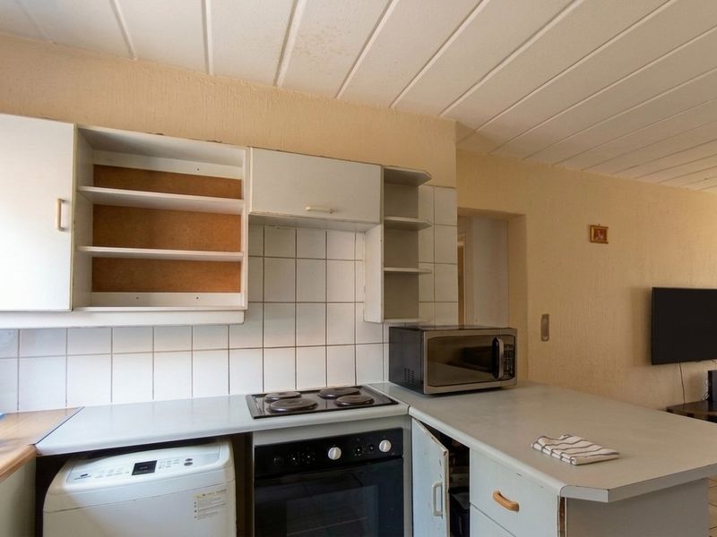 CHARMING  2 BEDROOM GROUND FLOOR UNIT T FOR SALE IN FERNDALE - Photo 4